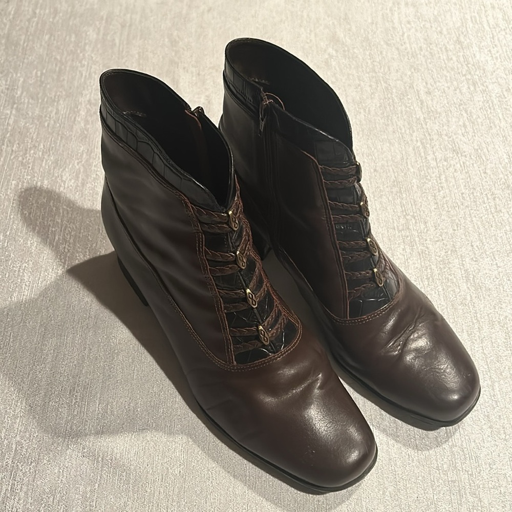 London Fog Women’s/Sieblen Tall Brown Ankle Booties w/ Chunky Heel Size 8 - Picture 7 of 16